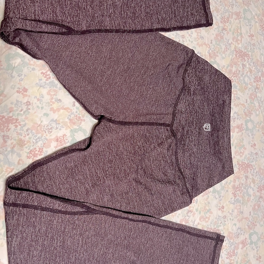 Born Primitive size small YOUR NEW FAVORITE LEGGING 2.0 heather Purple
